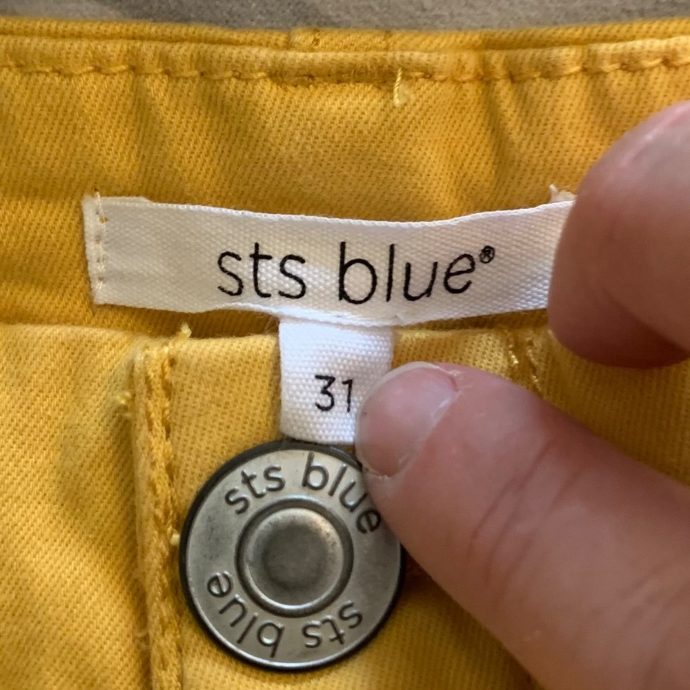 Yellow shorts - Picture 8 of 10